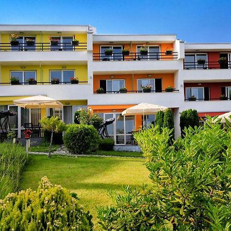 Stayinn Rainbow Houses Beachfront By Asteri Hotels Slântsjev Brjag Eksteriør bilde