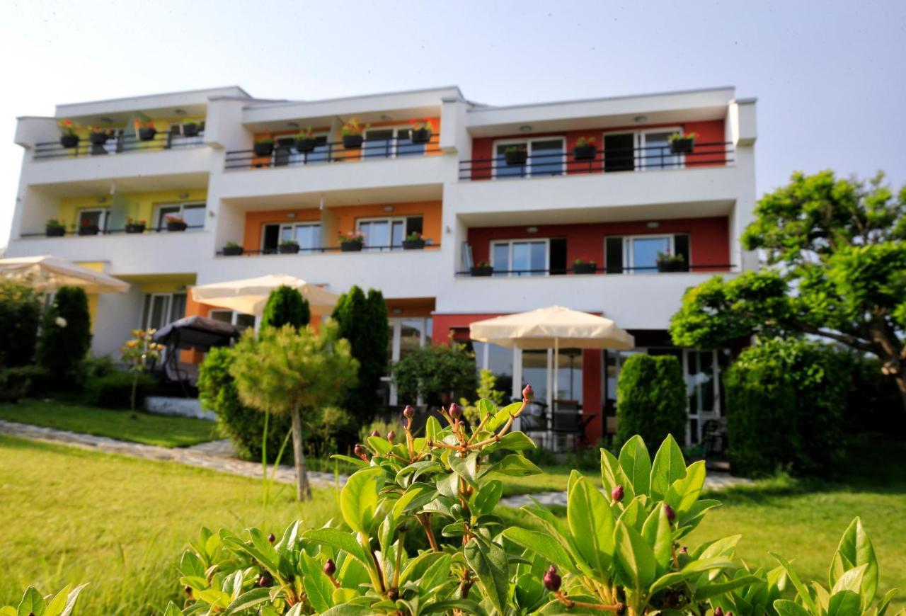 Stayinn Rainbow Houses Beachfront By Asteri Hotels Slântsjev Brjag Eksteriør bilde