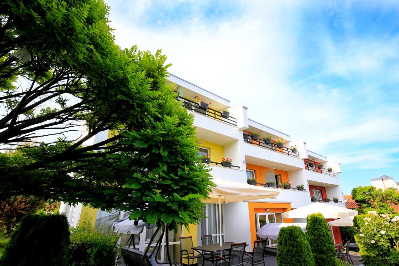 Stayinn Rainbow Houses Beachfront By Asteri Hotels Slântsjev Brjag Eksteriør bilde