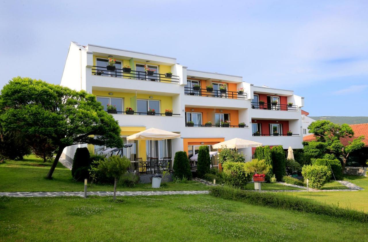 Stayinn Rainbow Houses Beachfront By Asteri Hotels Slântsjev Brjag Eksteriør bilde