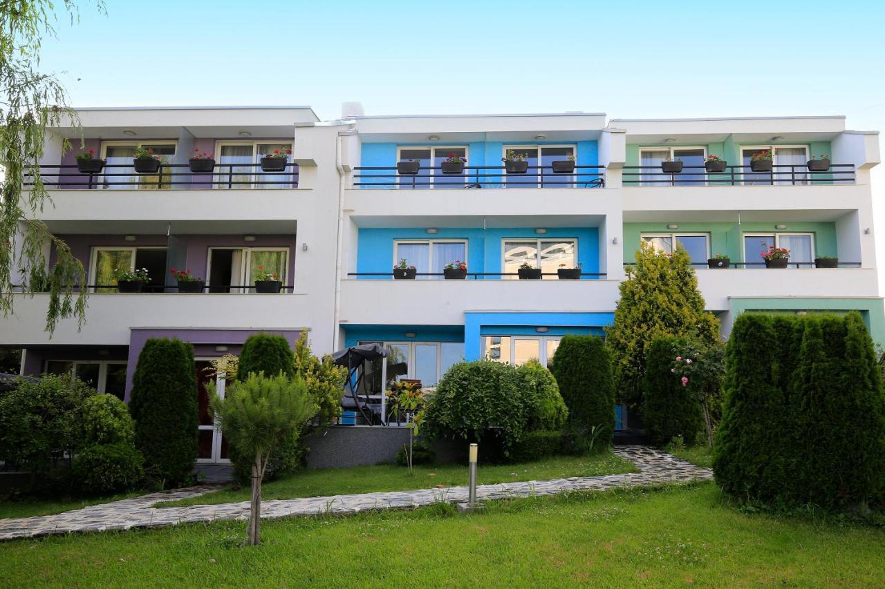 Stayinn Rainbow Houses Beachfront By Asteri Hotels Slântsjev Brjag Eksteriør bilde