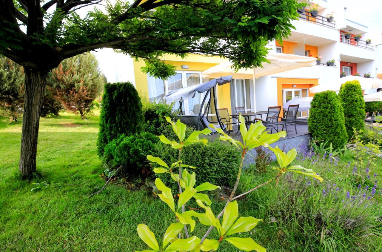 Stayinn Rainbow Houses Beachfront By Asteri Hotels Slântsjev Brjag Eksteriør bilde