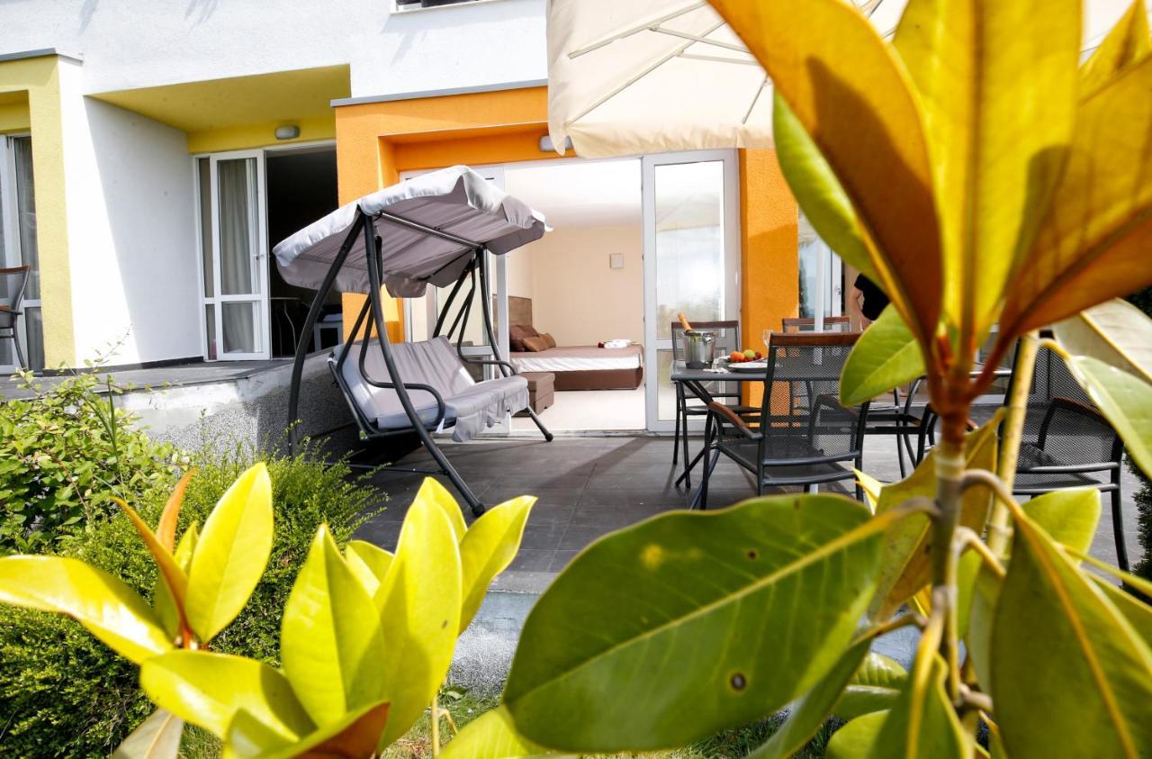 Stayinn Rainbow Houses Beachfront By Asteri Hotels Slântsjev Brjag Eksteriør bilde