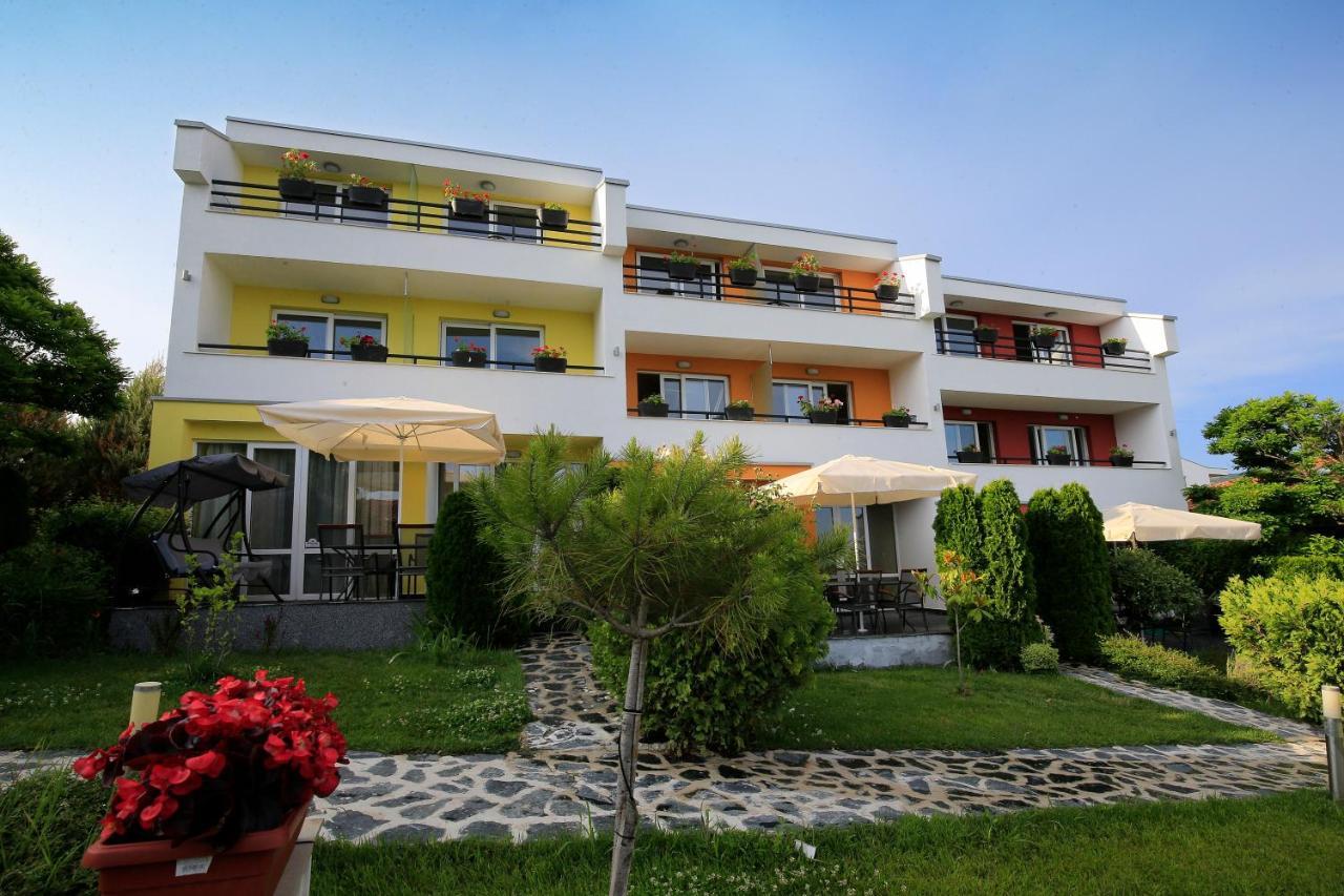 Stayinn Rainbow Houses Beachfront By Asteri Hotels Slântsjev Brjag Eksteriør bilde