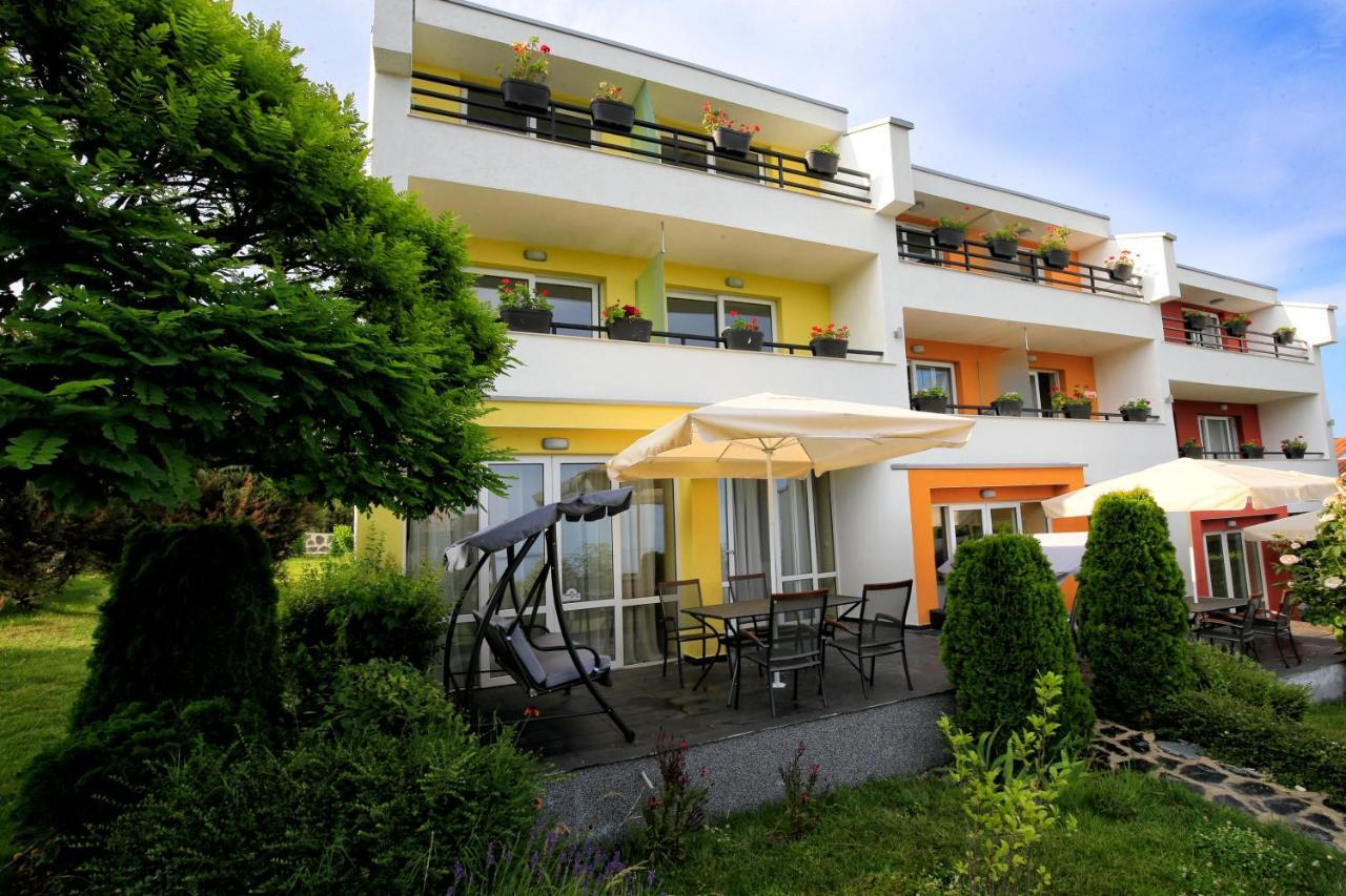 Stayinn Rainbow Houses Beachfront By Asteri Hotels Slântsjev Brjag Eksteriør bilde