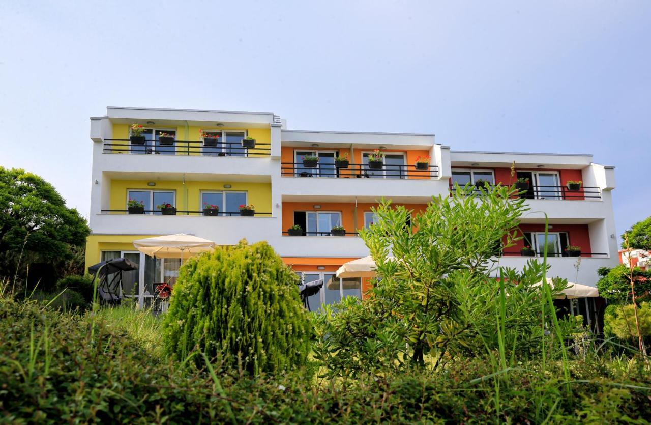 Stayinn Rainbow Houses Beachfront By Asteri Hotels Slântsjev Brjag Eksteriør bilde