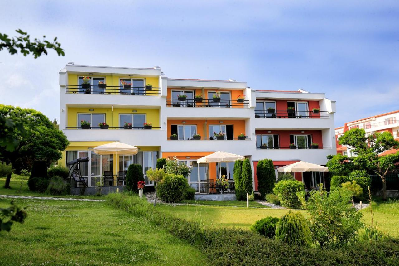 Stayinn Rainbow Houses Beachfront By Asteri Hotels Slântsjev Brjag Eksteriør bilde
